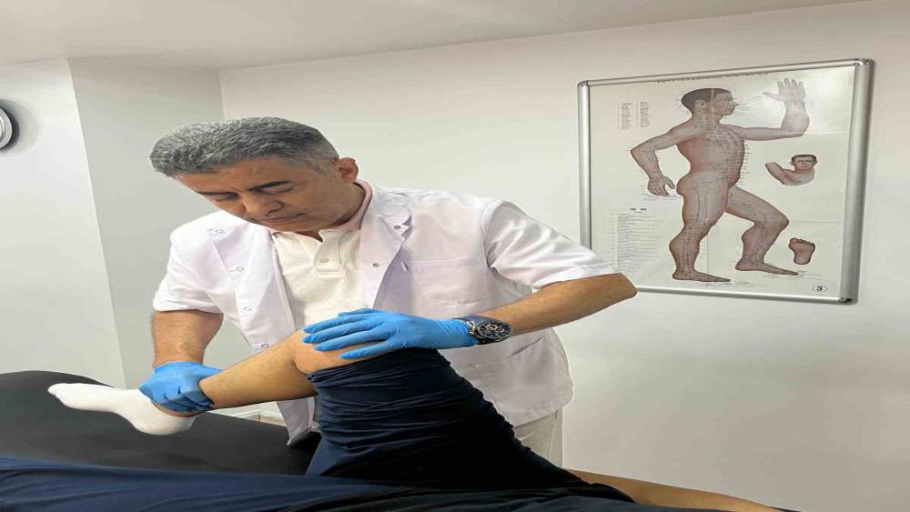 Prof. Dr. Koca: "Kal&ccedil;adan bacağa vuran her ağrı bel fıtığına bağlı değildir"
