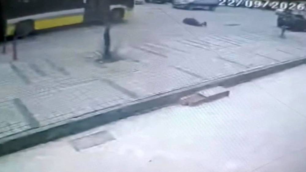Otob&uuml;s&uuml;n &ccedil;arpmasıyla ağır yaralanan kadın, hayat m&uuml;cadelesini kaybetti
