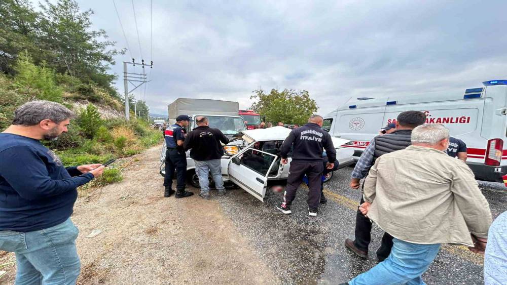 Bozdoğan&rsquo;da trafik kazası: 1 &ouml;l&uuml;, 2 yaralı
