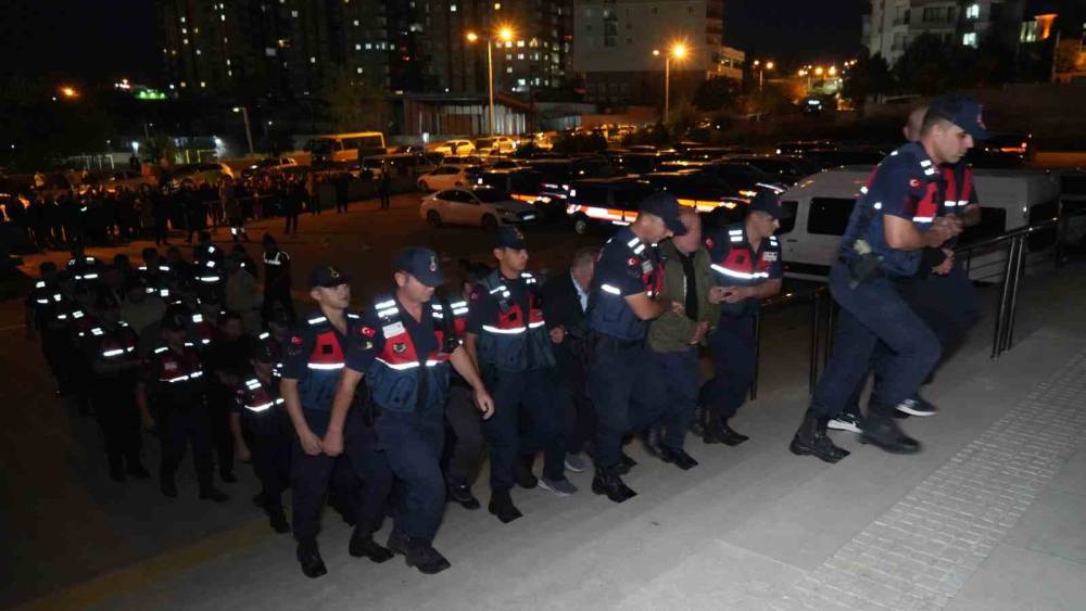 KYOK kaldırıldı, dosyalar yeniden a&ccedil;ıldı: Aralarında 2 eski başkanın da olduğu 35 ş&uuml;pheli adliyede
