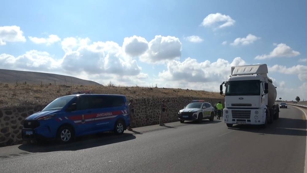 Kilis-Gaziantep karayolunda motosiklet kazası: 2 yaralı
