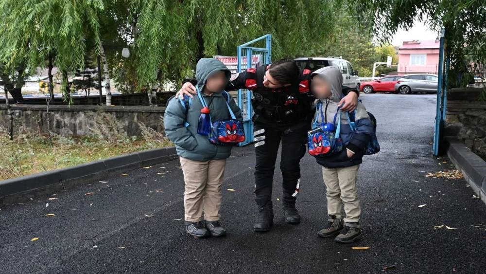 Erzurum&rsquo;da okullar denetim aralıksız s&uuml;r&uuml;yor: 14 bini aşkın şahıs sorgulandı
