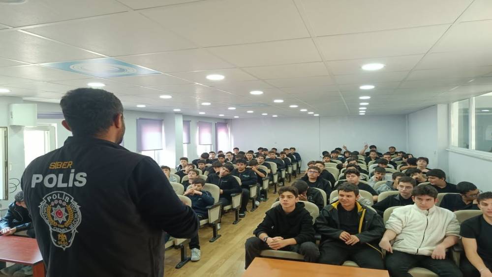 Bilecik&rsquo;te okul saldırıları ve siber zorbalık ele alındı
