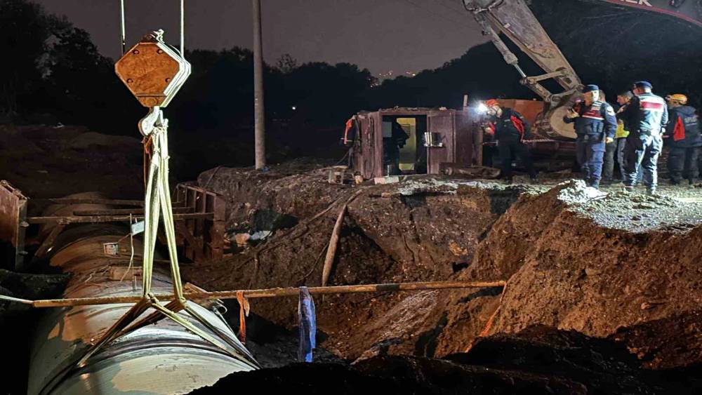 Gece saatlerinde g&ouml;&ccedil;&uuml;k altında kalan iş&ccedil;i kurtarıldı
