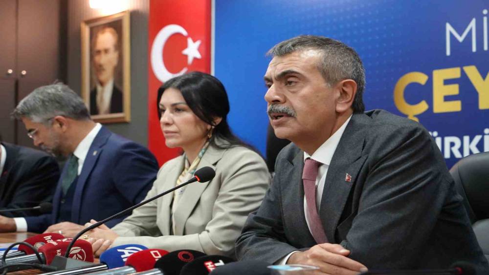 Bakan Tekin: "Sahtekarlara, hırsızlara sahip &ccedil;ıkan bir muhalefetle karşı karşıyayız"
