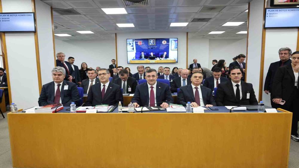 Cumhurbaşkanı Yardımcısı Yılmaz: "2027 b&uuml;t&ccedil;emizde &ouml;zellikle emeklilerimizi &ouml;nceliklendirdik"
