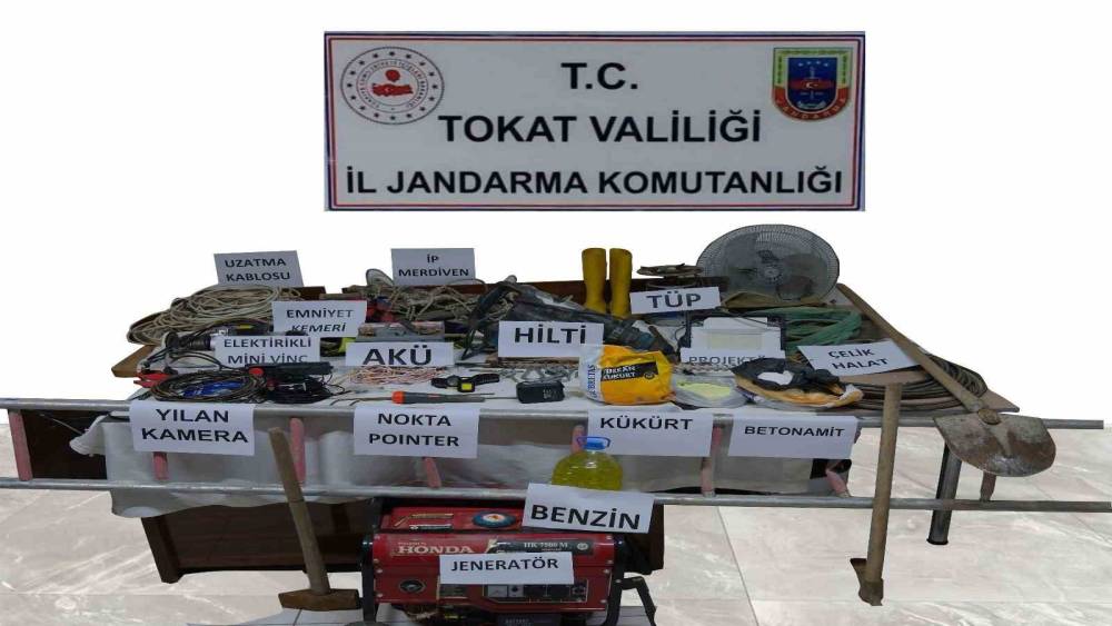 Tokat’ta kaçak kazı yapan 3 şüpheli suçüstü yakalandı
