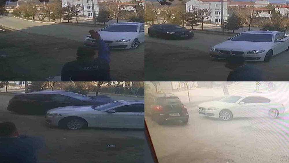 Hızla gelen ara&ccedil;, yola &ccedil;ıkan otomobile &ccedil;arptı
