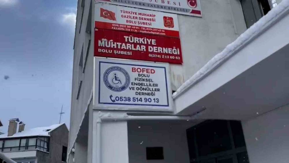 Bolu&rsquo;da hırsızlar, engelliler derneğinin masa ve sandalyesini &ccedil;aldı
