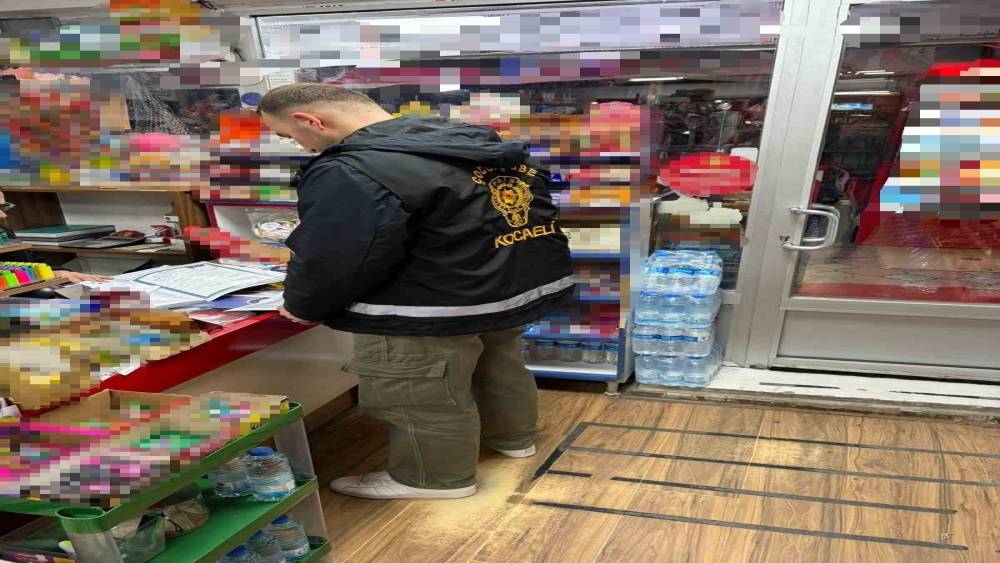 Kocaeli&rsquo;de okul &ccedil;evrelerinde denetim: Dilendirilen 10 &ccedil;ocuk ailesine teslim edildi
