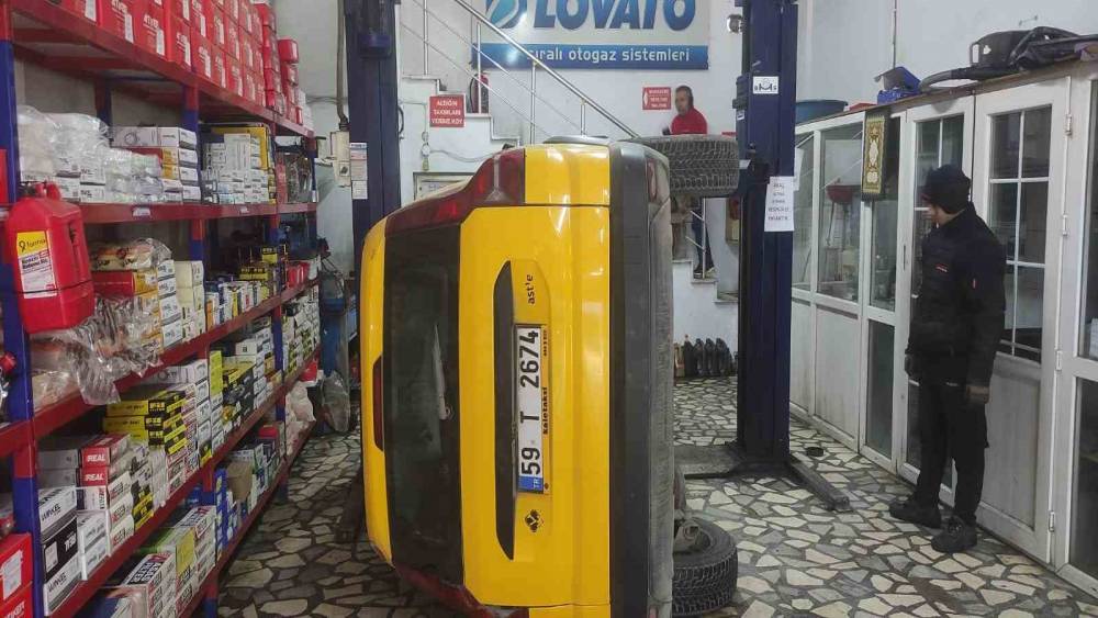 Bakım i&ccedil;in servise bırakılan taksi liftten d&uuml;şt&uuml;
