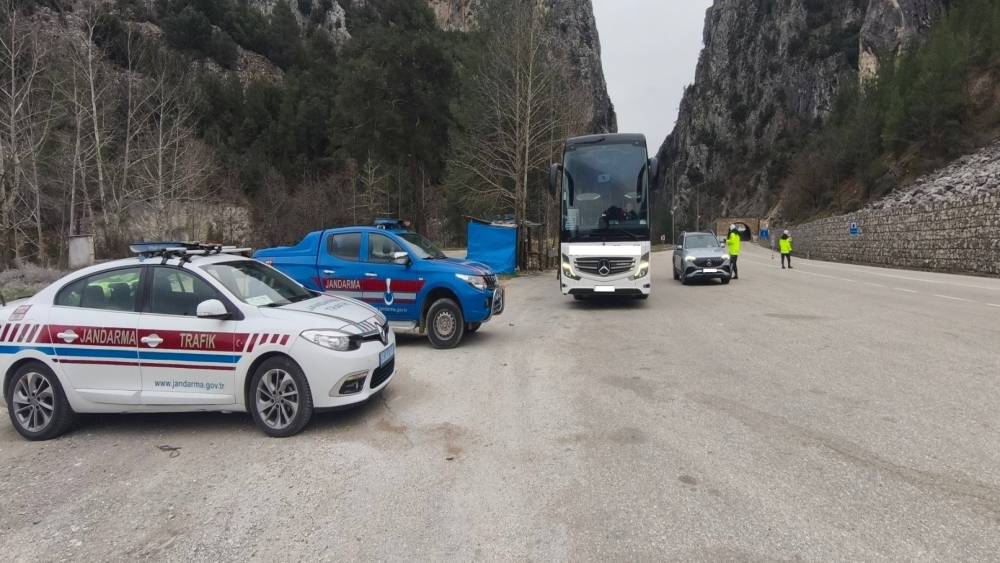 Burdur&rsquo;da 1 haftada 381 ara&ccedil; ve s&uuml;r&uuml;c&uuml;s&uuml;ne idari ceza uygulandı
