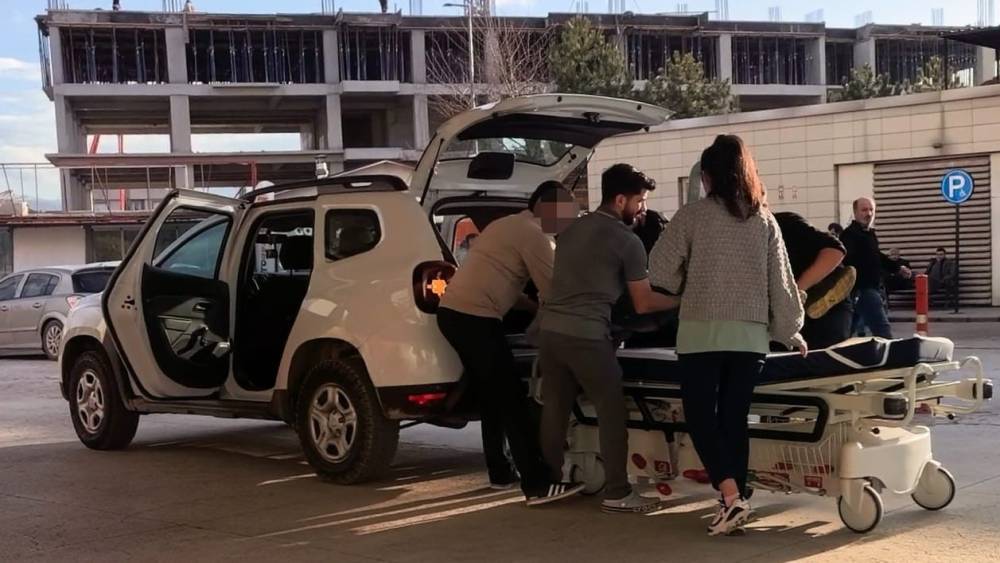 İneg&ouml;l&rsquo;de yaralıyı bagajda acile getirdiler
