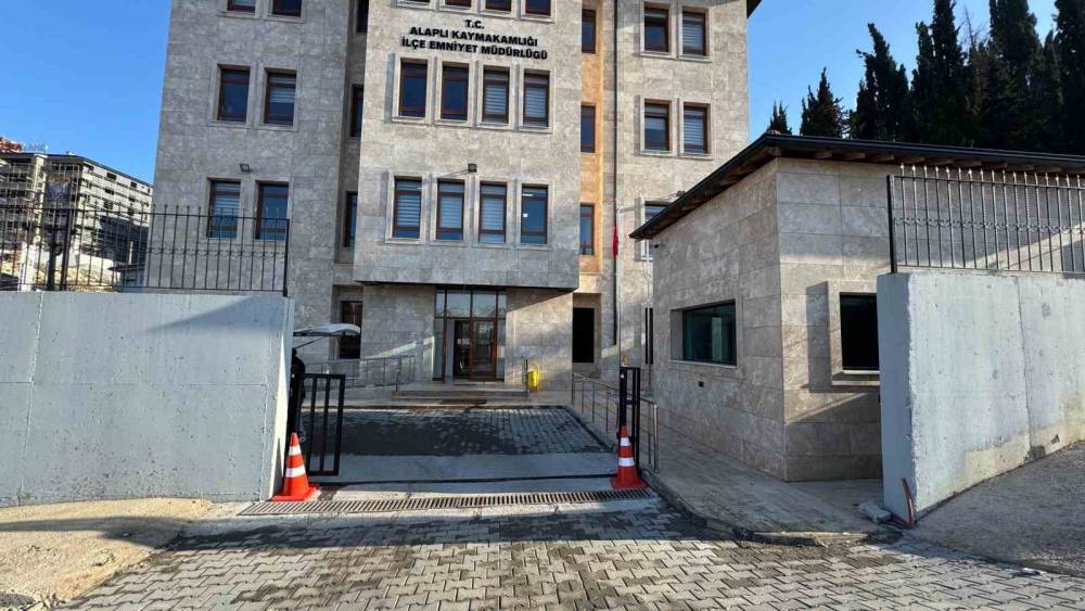 Alaplı&rsquo;da durdurulan ş&uuml;pheli ara&ccedil;ta uyuşturucu ele ge&ccedil;irildi
