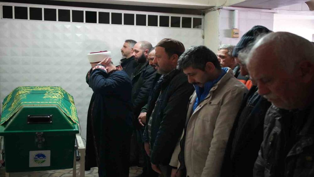 Bulgaristan&rsquo;daki kazada hayatını kaybeden tır s&uuml;r&uuml;c&uuml;s&uuml;, Sakarya&rsquo;da defnedildi
