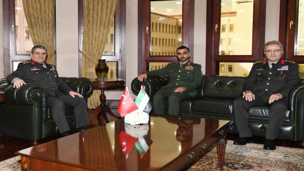Genelkurmay Başkanı Bayraktaroğlu, Birleşik Arap Emirlikleri Kara Kuvvetleri Komutanı Al Hallami&rsquo;yi kabul etti
