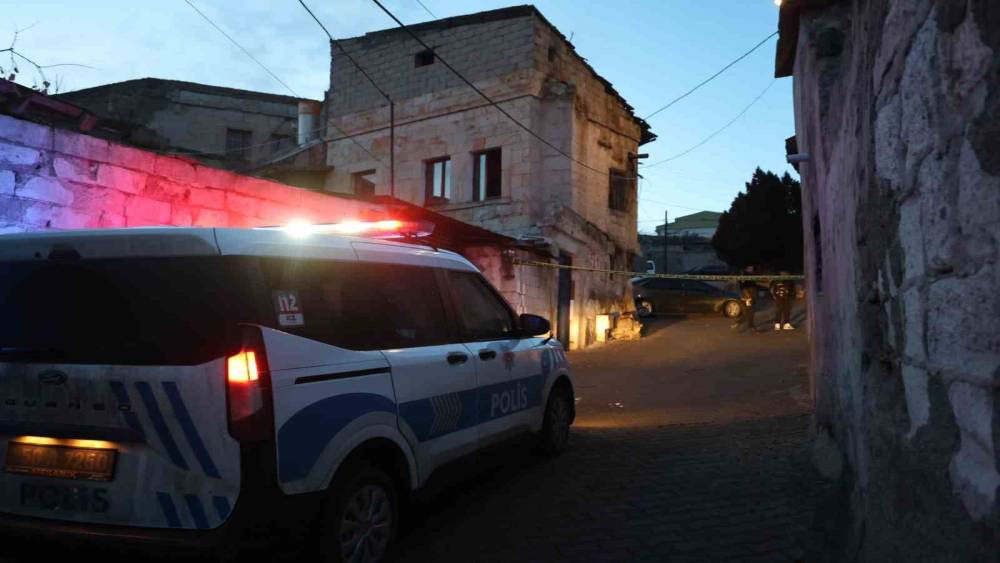 Haber alınamayan adam evinde &ouml;l&uuml; bulundu
