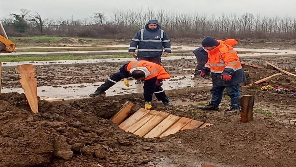 Vefat eden ka&ccedil;ak g&ouml;&ccedil;menler D&uuml;zce&rsquo;de defnedildi
