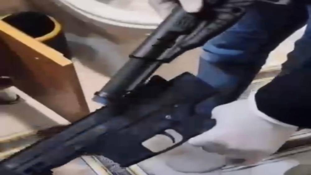 İzmir&rsquo;de kendini vuran ş&uuml;phelinin evinden cephanelik &ccedil;ıktı
