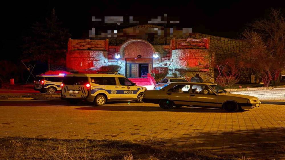 Kavgayı ayırmaya &ccedil;alışan gece kul&uuml;b&uuml; &ccedil;alışan bı&ccedil;aklandı
