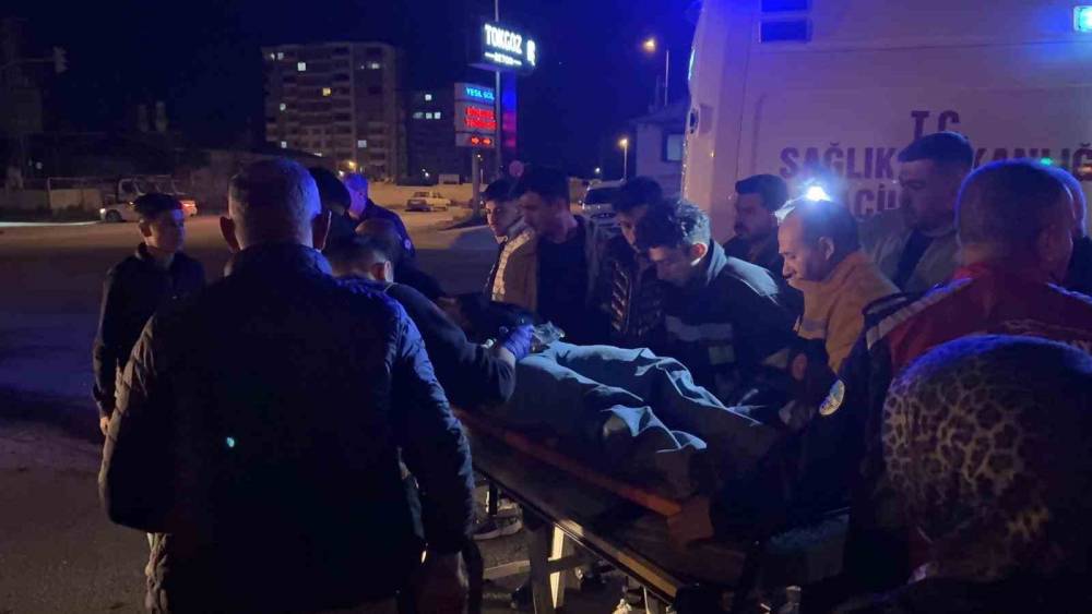 Kayseri&rsquo;de SUV ara&ccedil; ile otomobil &ccedil;arpıştı: 3&rsquo;&uuml; ağır 4 yaralı

