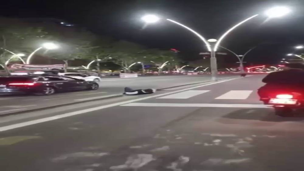 Batman&rsquo;da domuz dehşeti: Yayaya &ccedil;arpıp yaraladı, trafiğin altını &uuml;st&uuml;ne getirdi
