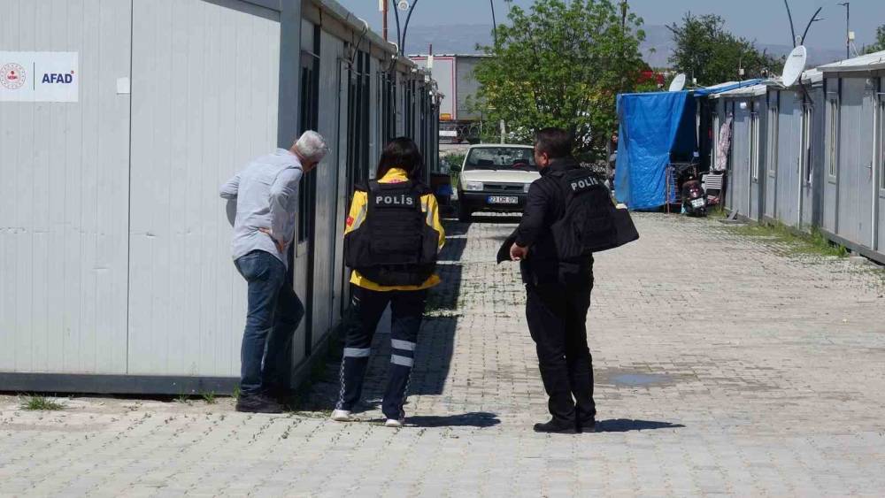 Malatya&rsquo;da kendini konteynere kilitleyen gen&ccedil; polisi alarma ge&ccedil;irdi
