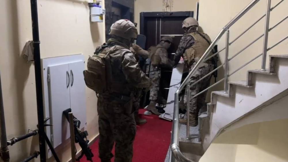 Tefecilere şafak operasyonu: Evden servet &ccedil;ıktı
