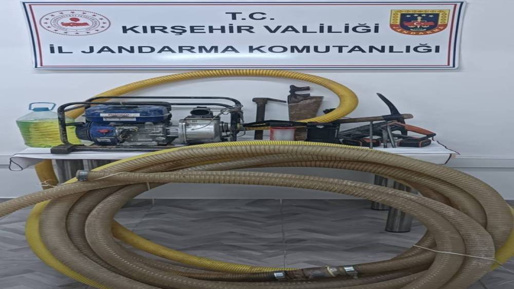 Kırşehir&rsquo;de ka&ccedil;ak kazı yapan 8 ş&uuml;pheli su&ccedil;&uuml;st&uuml; yakalandı

