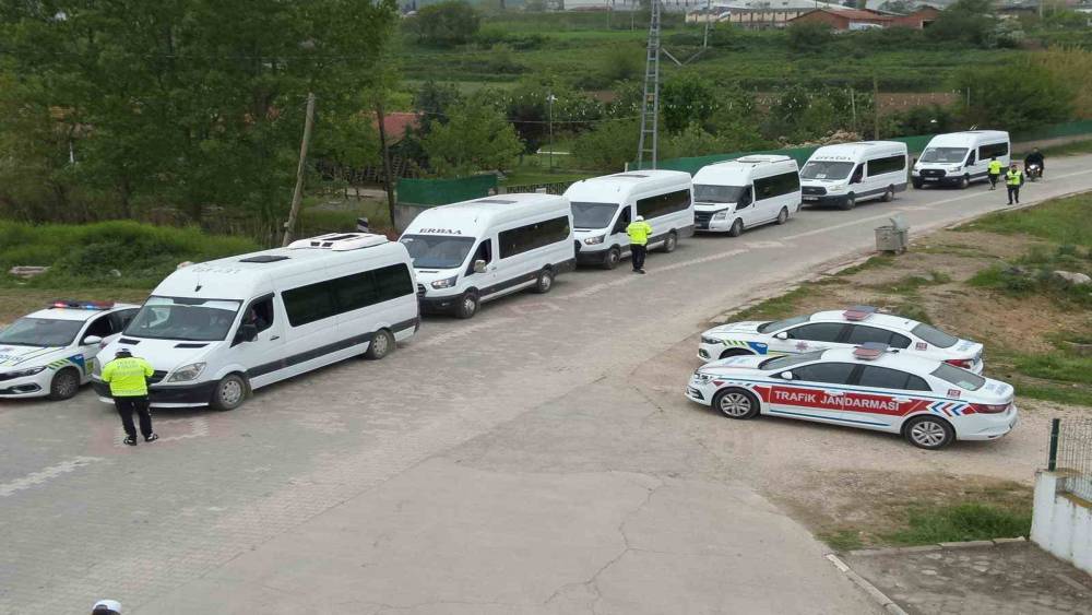 Erbaa&rsquo;da kurallara uymayanlara servis s&uuml;r&uuml;c&uuml;lerine ceza yağdı
