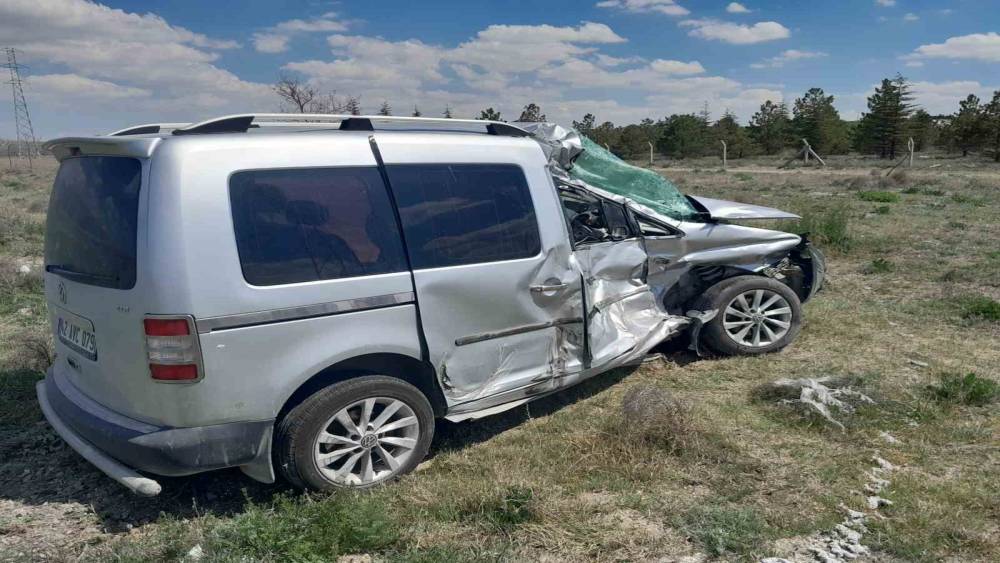 Konya tır ile hafif ticari ara&ccedil; &ccedil;arpıştı: 1 &ouml;l&uuml;
