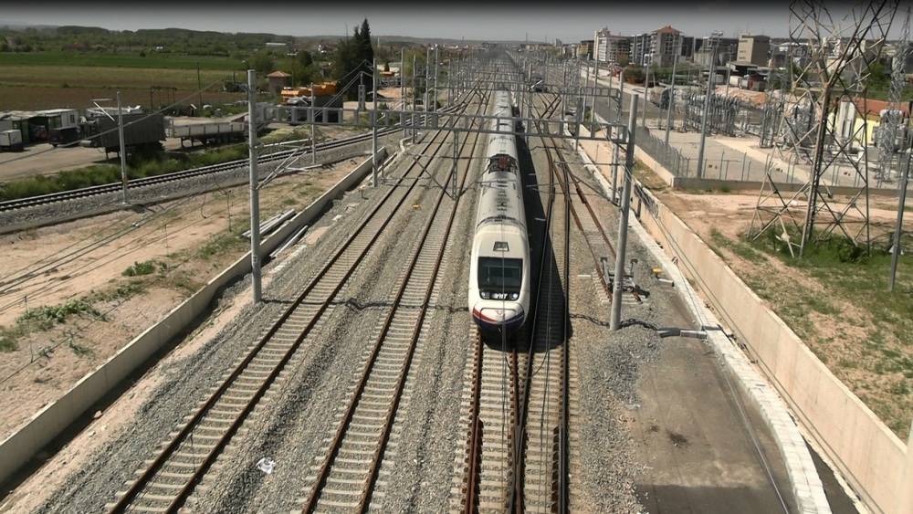 Edirne-İstanbul arası 1,5 saate d&uuml;ş&uuml;yor, ilk test s&uuml;r&uuml;ş&uuml; başarılı ge&ccedil;ti
