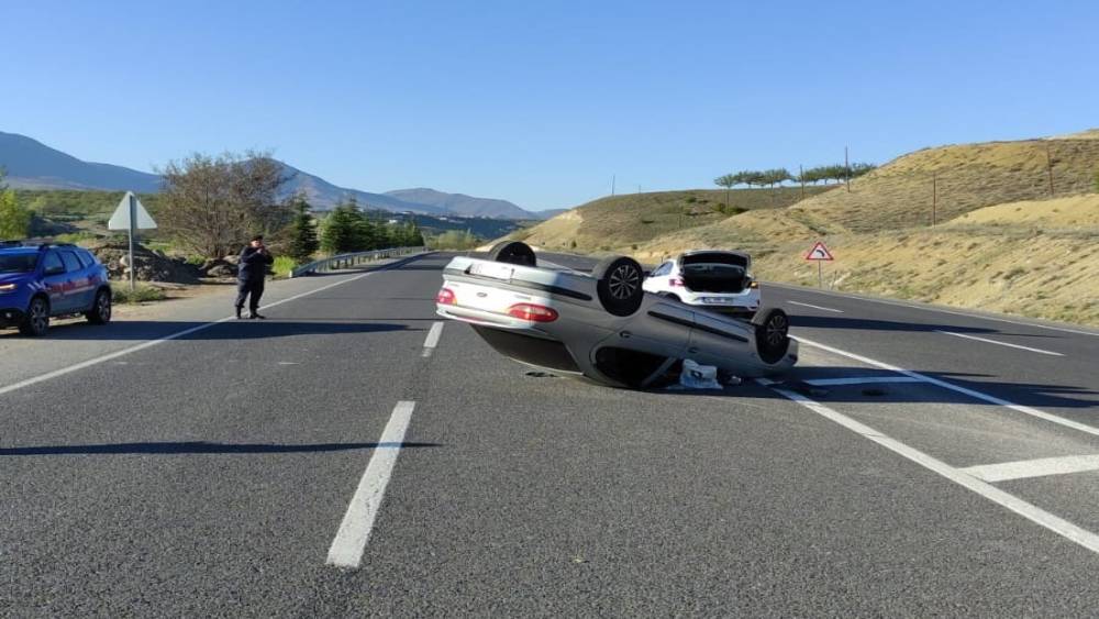 Kontrolden &ccedil;ıkan otomobil takla atıp ters d&ouml;nd&uuml;: 1 yaralı
