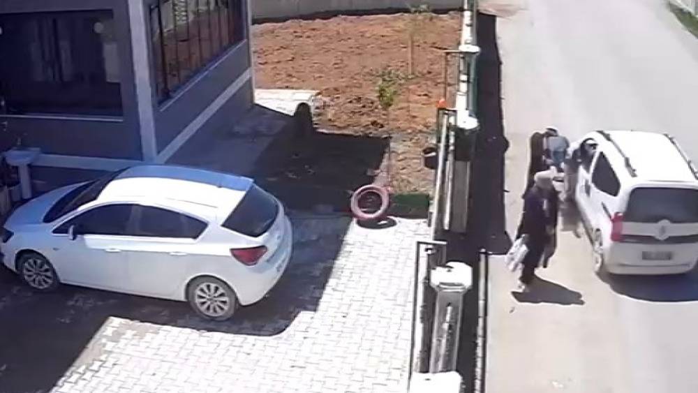 Kahramanmaraş&rsquo;ta hafif ticari aracın &ccedil;arptığı kadın yaralandı
