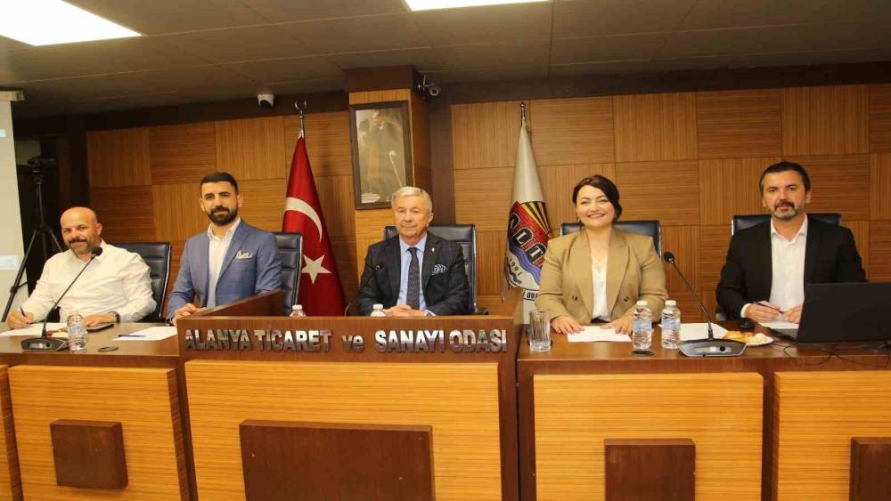 Başkan Erdem: "Alanya&rsquo;nın tarımsal potansiyelini daha ileriye taşımak i&ccedil;in &ccedil;alışıyoruz"
