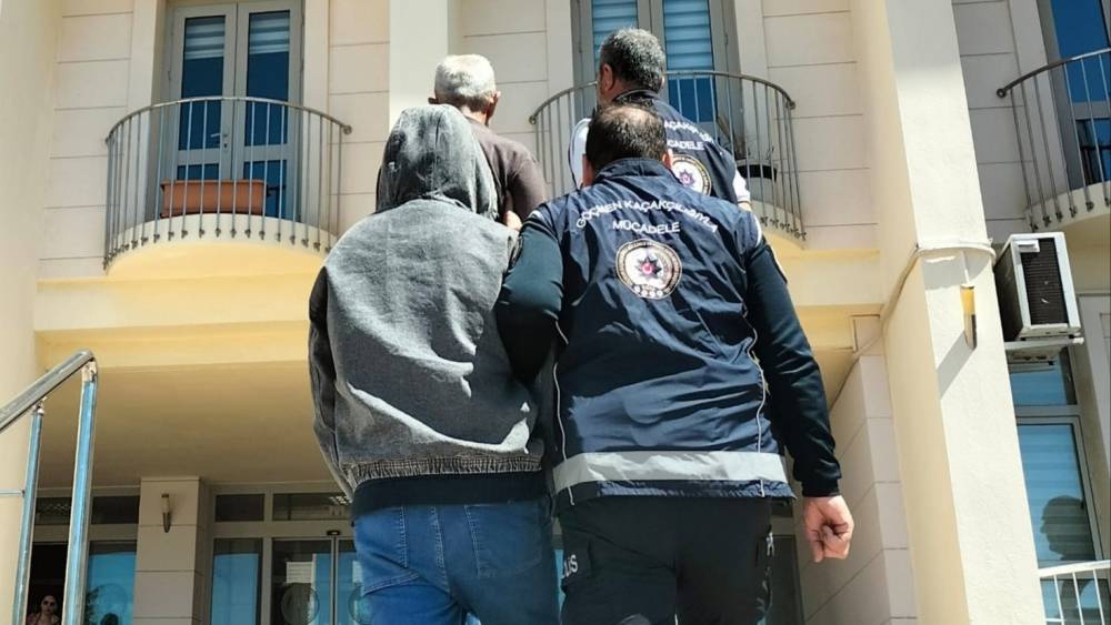 D&uuml;zensiz g&ouml;&ccedil;men soruşturmasında 2 tutuklama daha
