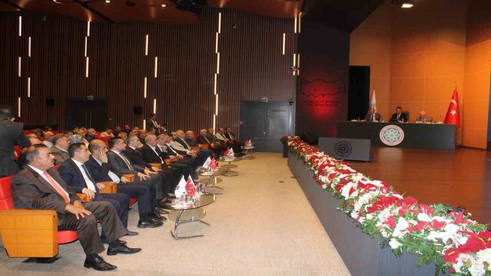 Başkan G&uuml;lsoy: "D&uuml;nya ekonomisindeki bu devasa dalgalanmalar &uuml;lkemizi ve her bir sanayicimizi etkiliyor"
