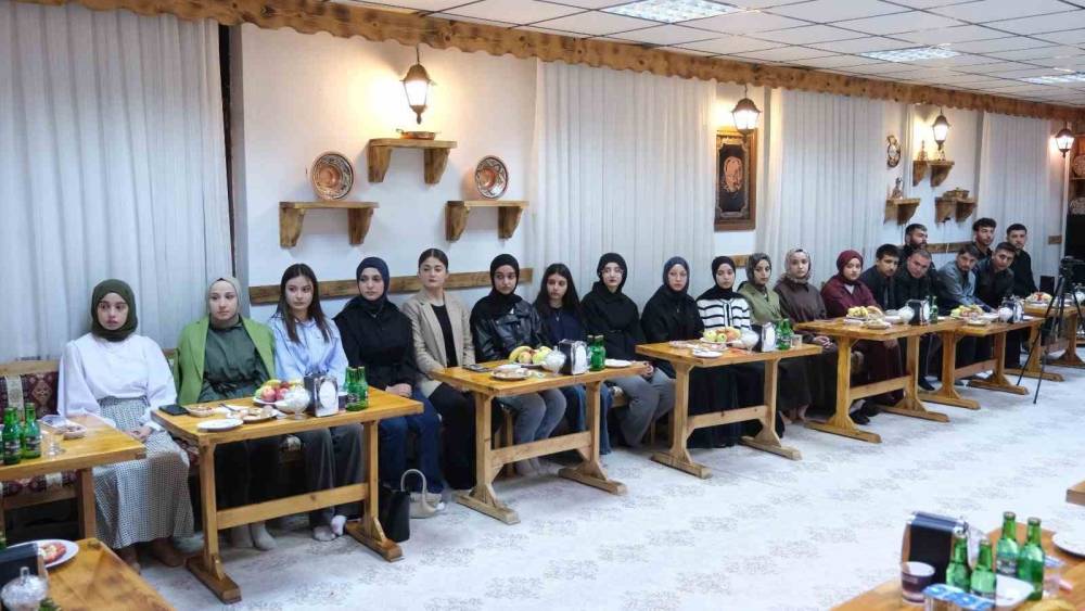Erzincan&rsquo;da Yıldırım gen&ccedil;lerle bir araya geldi
