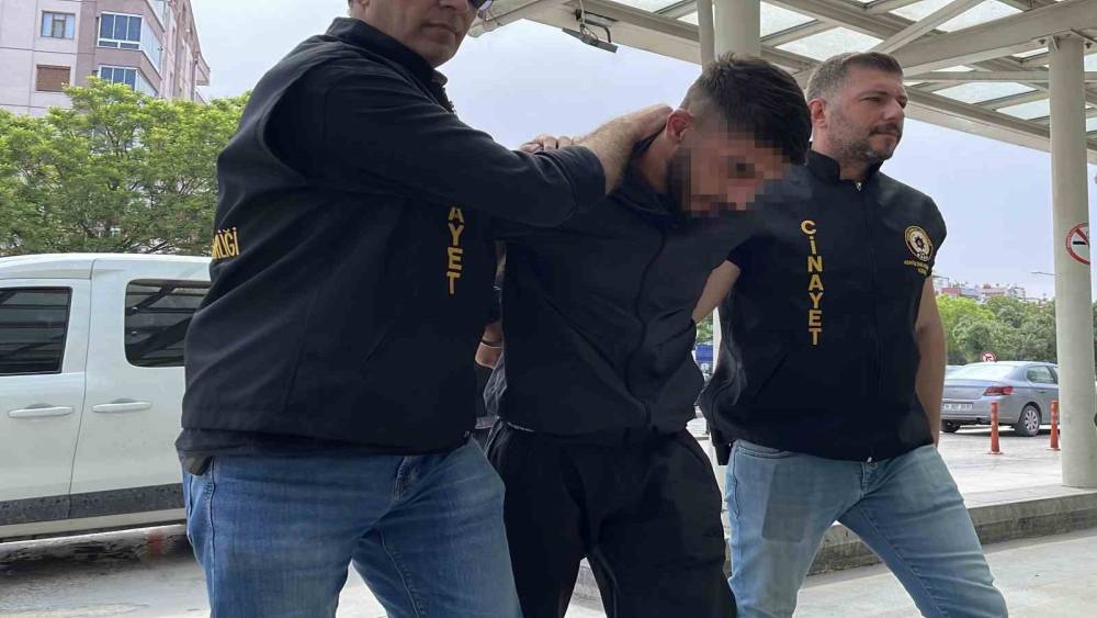 Annesinin sevgilisini &ouml;ld&uuml;r&uuml;p ka&ccedil;an zanlı yakalandı
