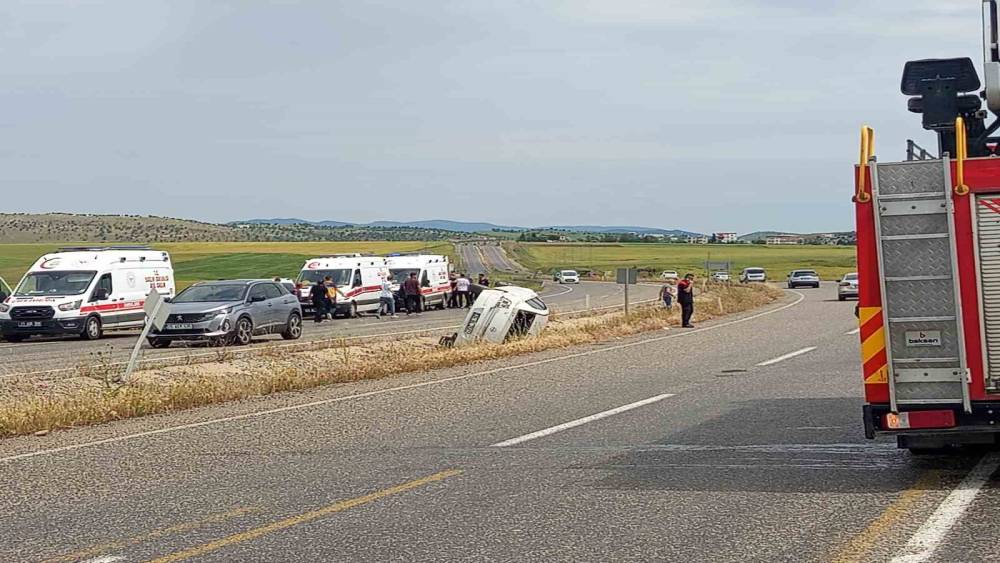 Diyarbakır&rsquo;da otomobil takla attı: 4 yaralı
