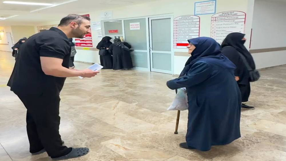 Bayburt&rsquo;ta vatandaşlara cilt kanserine karşı koruyucu &ouml;nlemler anlatıldı
