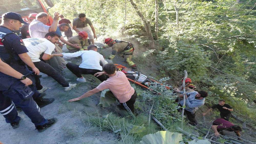 Yayla yolunda otomobil u&ccedil;uruma yuvarlandı: 1 yaralı
