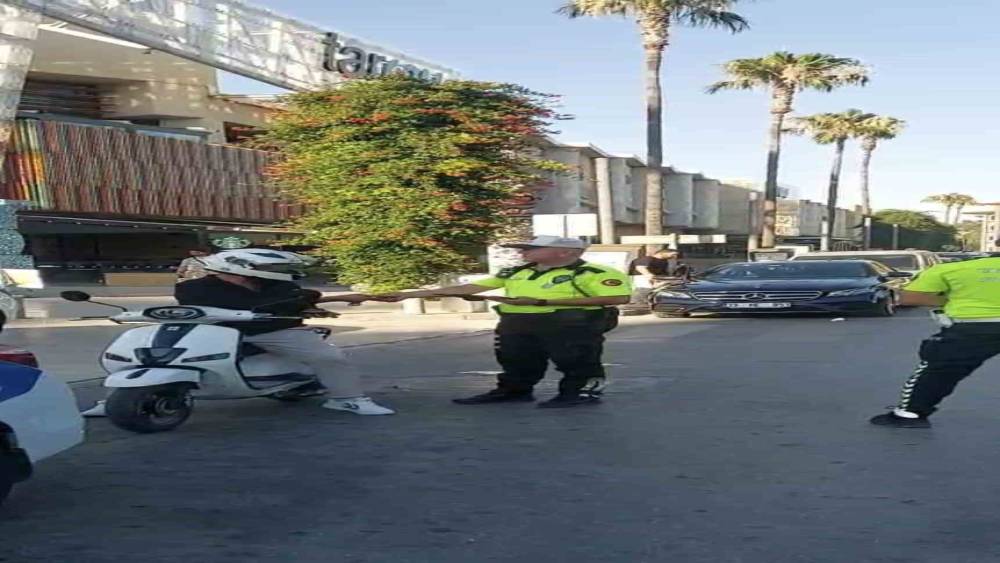 Tarsus&rsquo;ta ehliyetinin s&uuml;resi dolan s&uuml;r&uuml;c&uuml;lere y&ouml;nelik denetim
