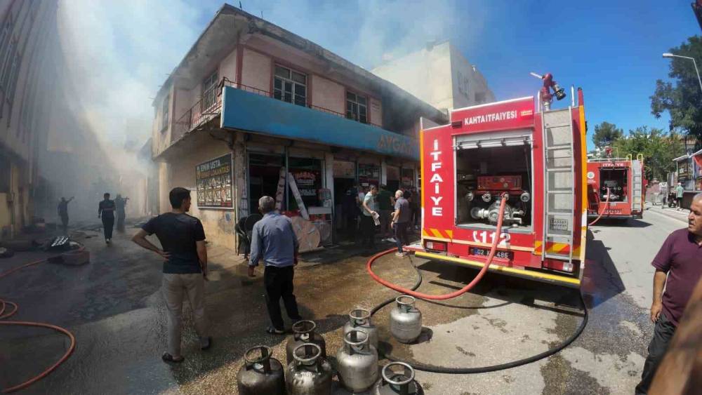 Başkan Halla&ccedil;&rsquo;tan Adeviye Bulvarı&rsquo;ndaki yangınla ilgili a&ccedil;ıklama
