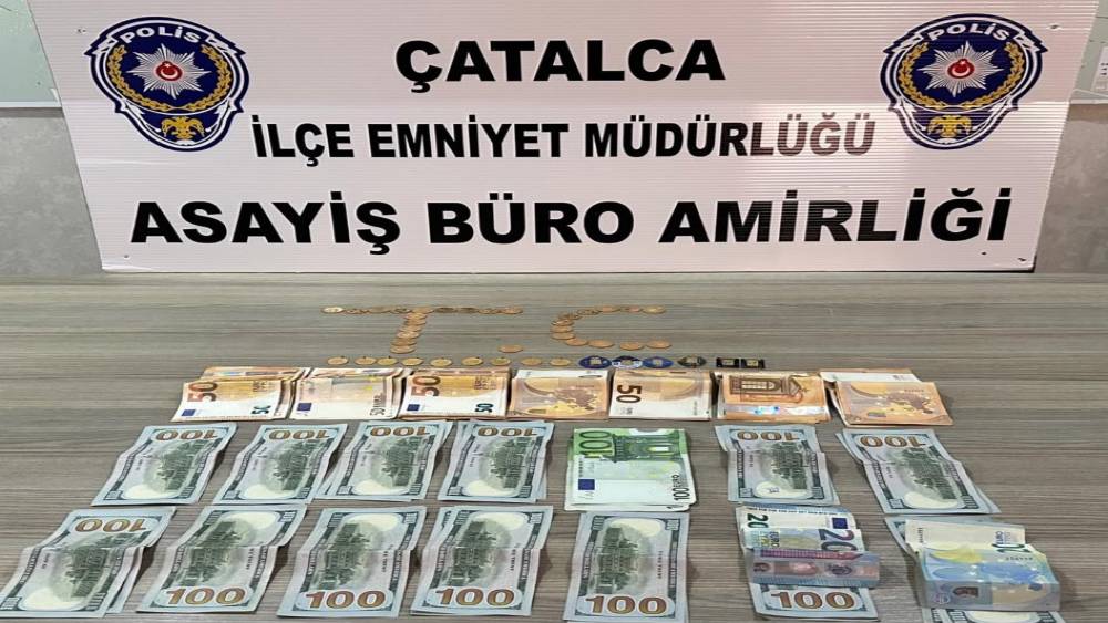 Kendisini komiser olarak tanıtıp altın ve d&ouml;vizleri almaya geldi, su&ccedil;&uuml;st&uuml; yakalandı
