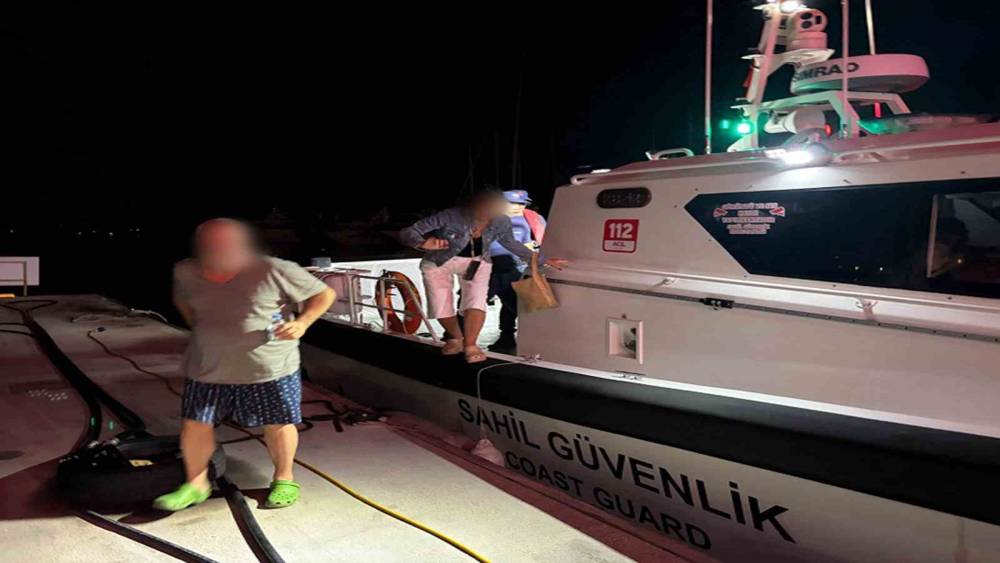 Ticari teknede rahatsızlanan vatandaşın karaya tahliyesi yapıldı
