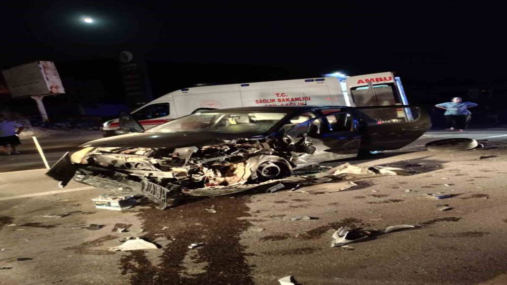 Osmaniye&rsquo;de 3 aracın karıştığı zincirleme kaza: 5 yaralı
