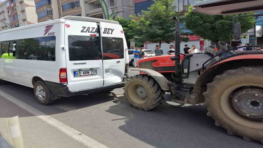 Bing&ouml;l&rsquo;de zincirleme kaza: 4 ara&ccedil; &ccedil;arpıştı
