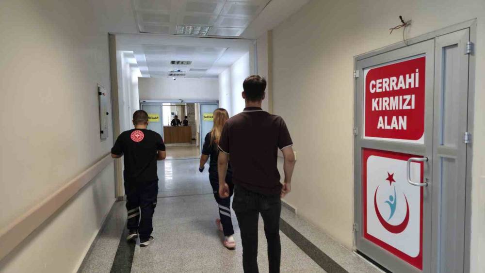 Adıyaman&rsquo;da elektrik akımına kapılan iş&ccedil;i yaralandı

