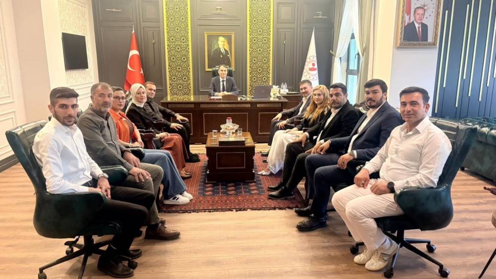 AK Parti Edremit İl&ccedil;e Teşkilatı&rsquo;ndan Kaymakam Engin&rsquo;e ziyaret
